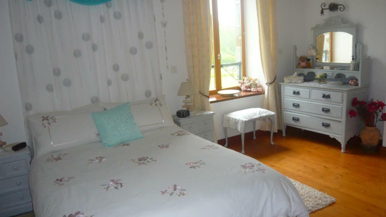 Le Rocher B&B Yvrandes Ngoại thất bức ảnh