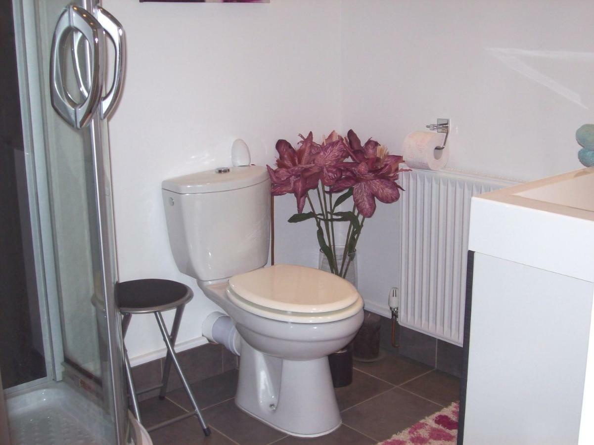 Le Rocher B&B Yvrandes Ngoại thất bức ảnh