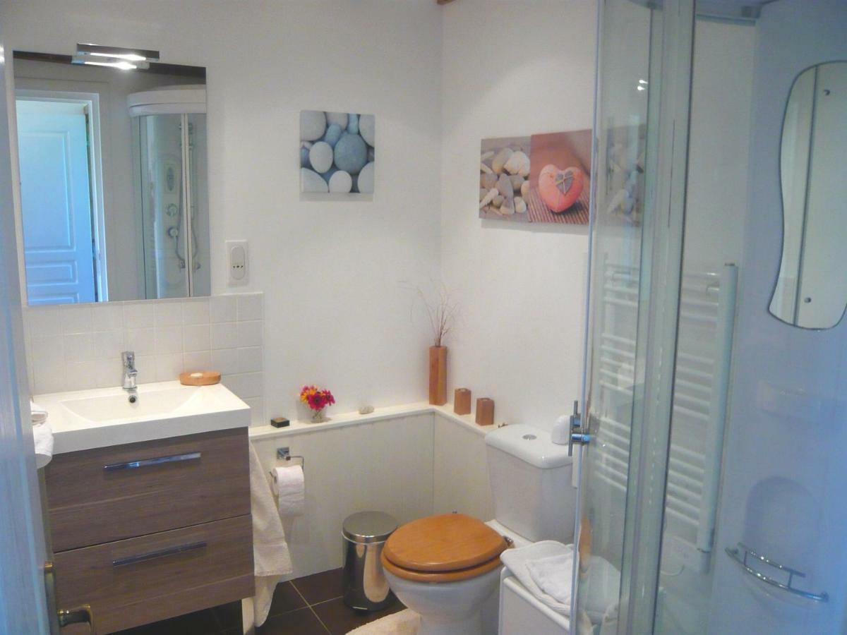 Le Rocher B&B Yvrandes Ngoại thất bức ảnh